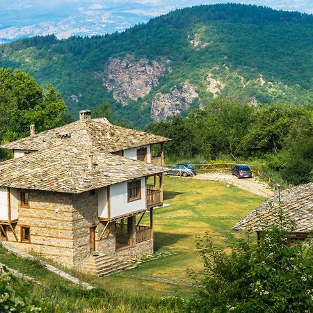 Leshten Guest Homes Экстерьер фото
