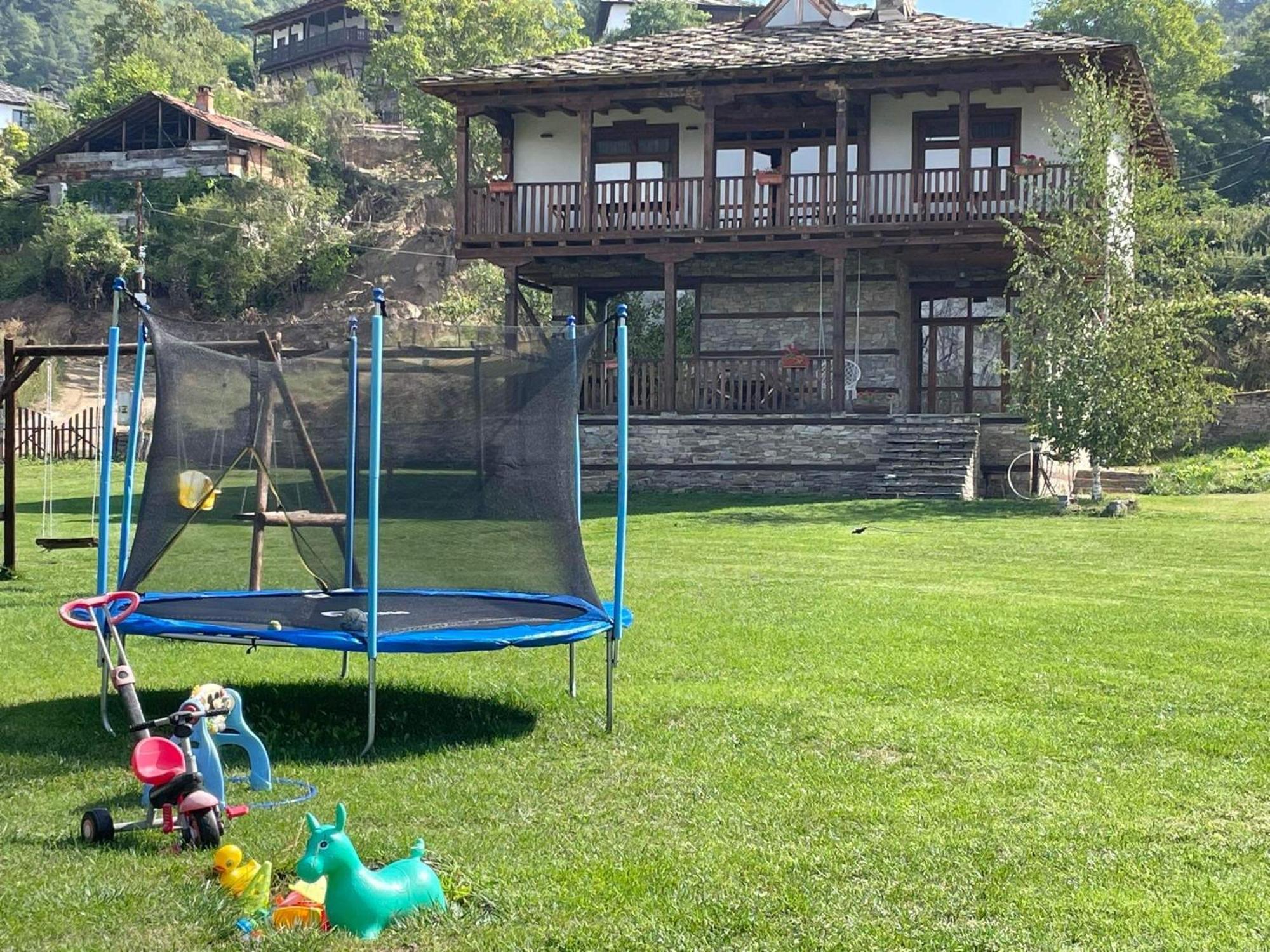 Leshten Guest Homes Экстерьер фото