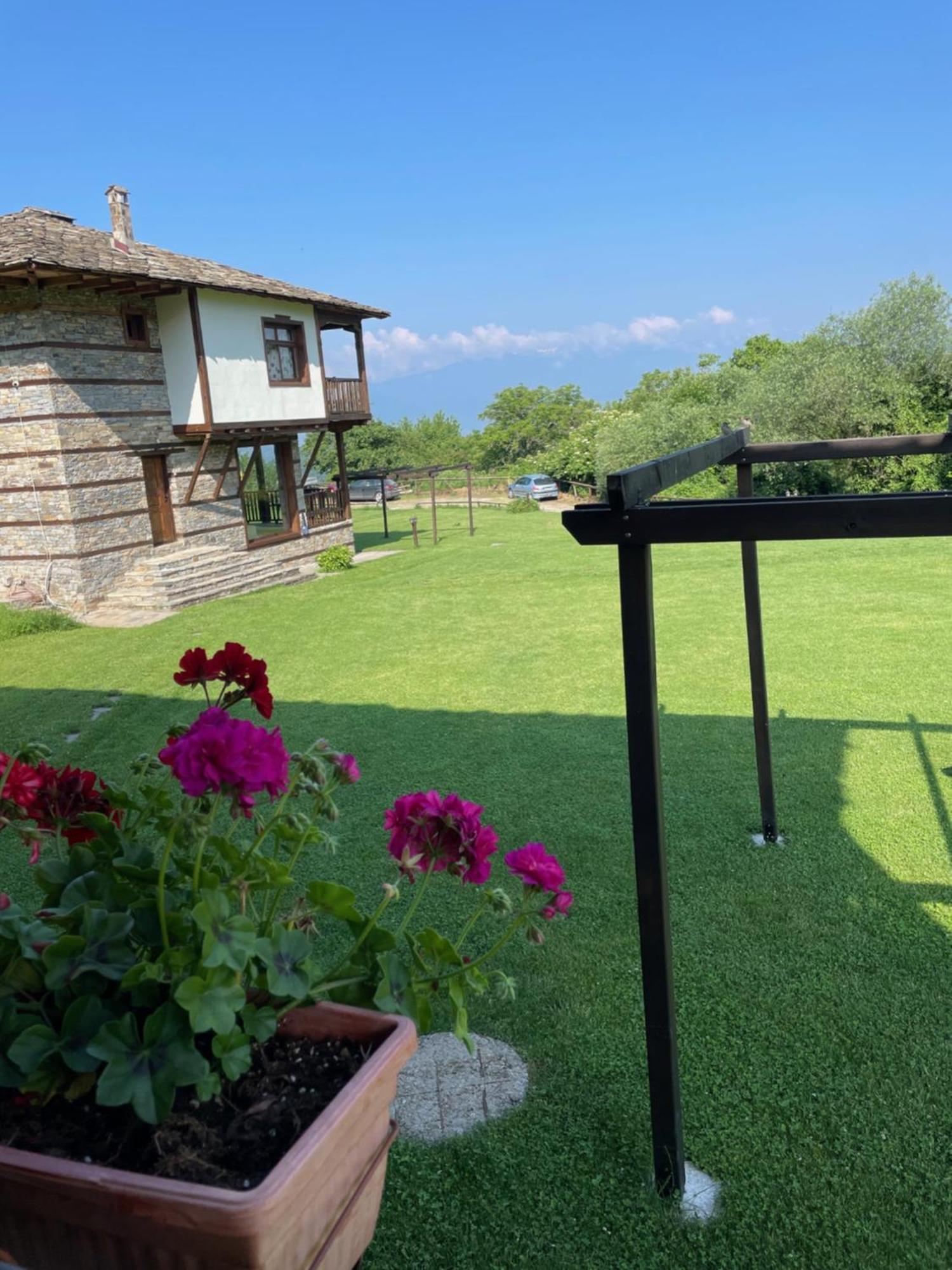 Leshten Guest Homes Экстерьер фото