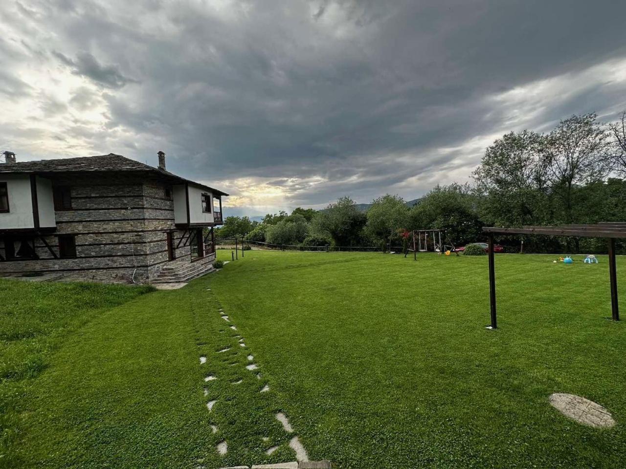 Leshten Guest Homes Экстерьер фото
